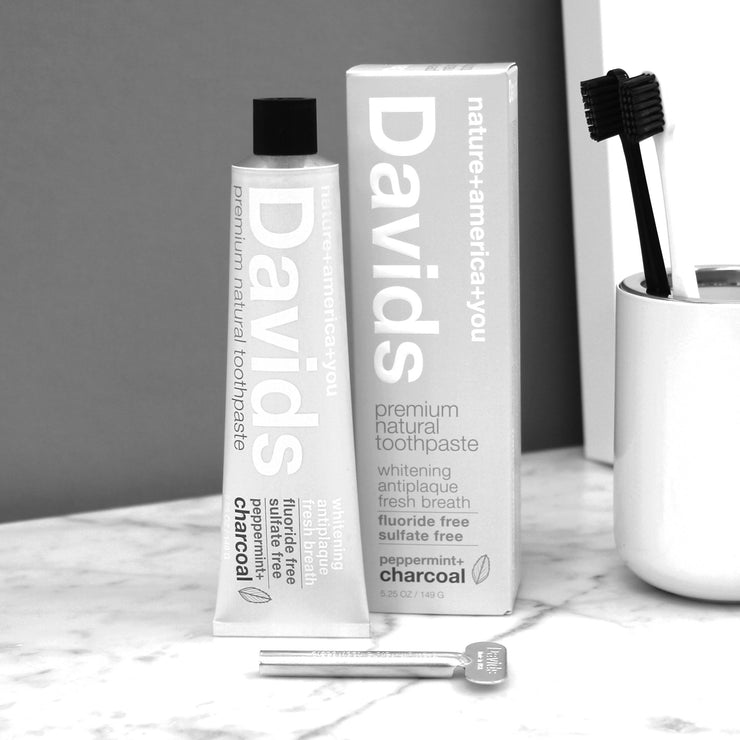 Davids Premium Natural Toothpaste / Peppermint + Charcoal Davids